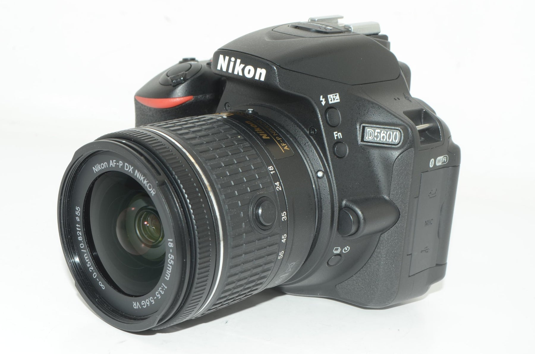 【外観特上級】Nikon D5600 AF-P 18-55 VR レンズキット D5600LKBK