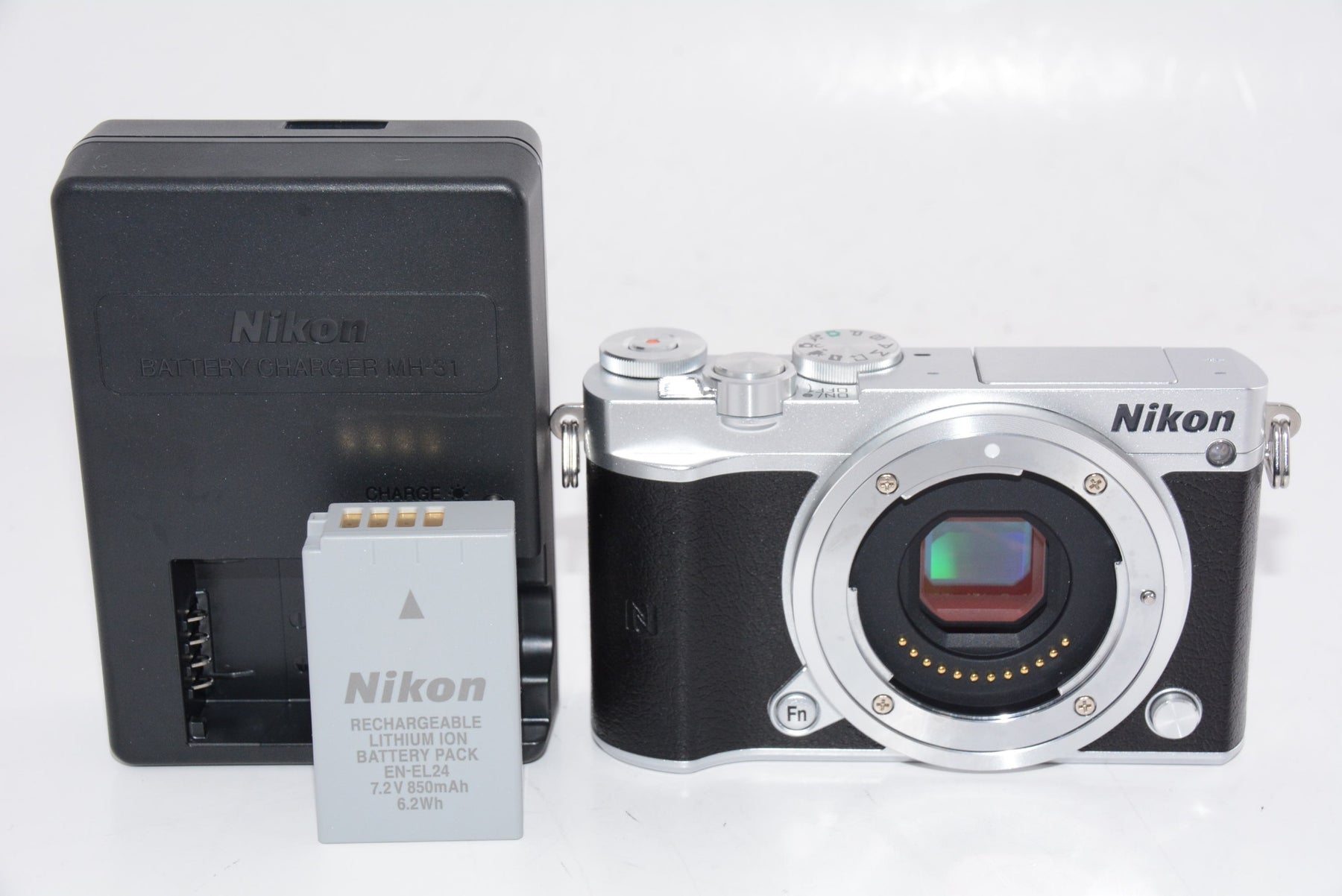【外観特上級】Nikon ミラーレス一眼 Nikon1 J5 ボディ