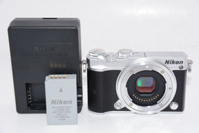 【外観特上級】Nikon ミラーレス一眼 Nikon1 J5 ボディ