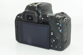 【外観特上級】Canon デジタル一眼レフカメラ「EOS Kiss X9」ダブルズームキット (ブラック) EOSKISSX9BK-WKIT