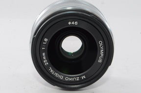 【外観特上級】OLYMPUS M.ZUIKO DIGITAL 25mm F1.8 シルバー マイクロフォーサーズ用 単焦点レンズ