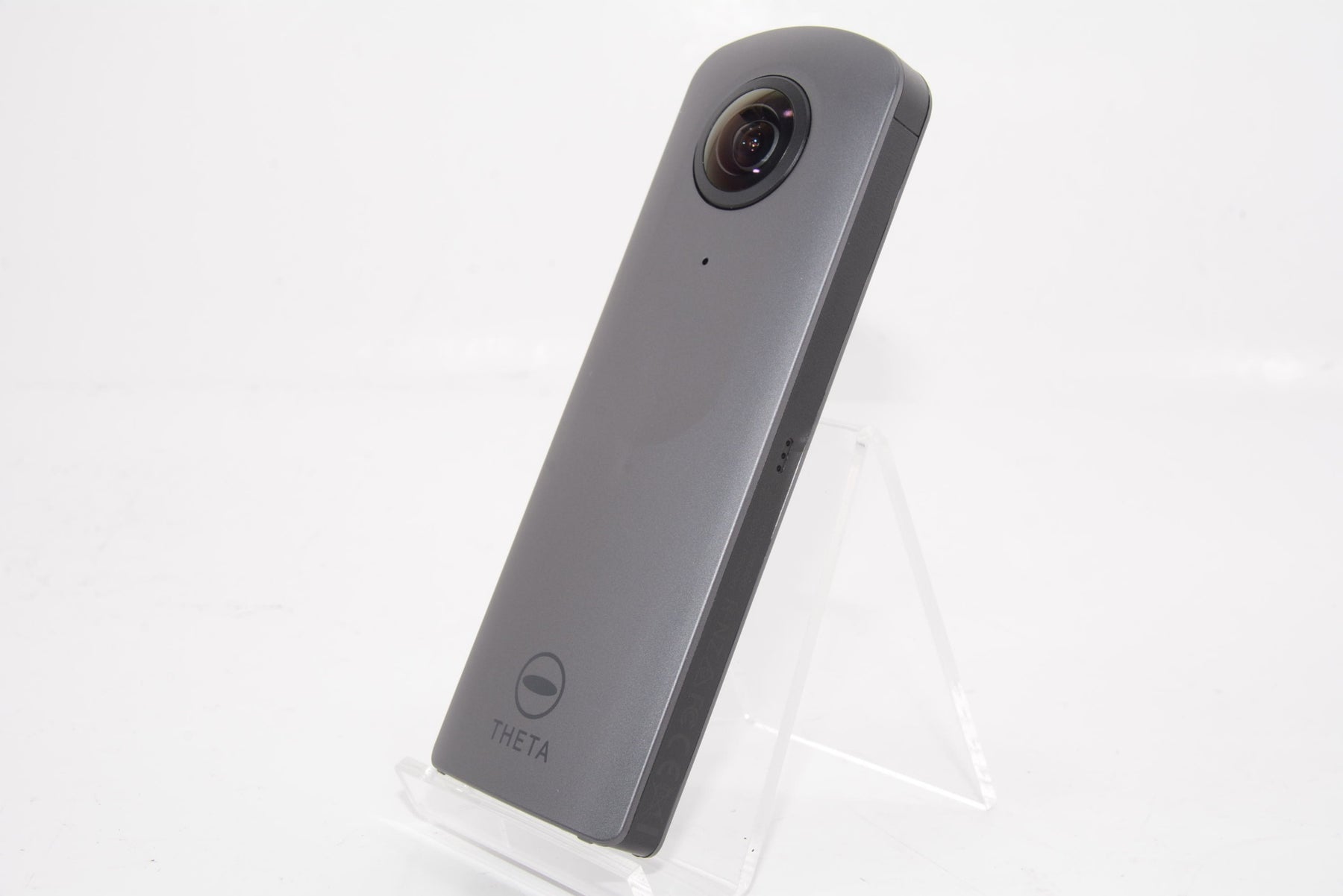 【外観特上級】RICOH THETA V メタリックグレー 360度カメラ 手ブレ補正機能搭載 4K動画 360度空間音声 Android OS搭載で機能拡張に対応 リコーシータ独自の高精度なスティッチング技術で高画質で自然な360度撮影 ビジネスシーンで大活躍 910725