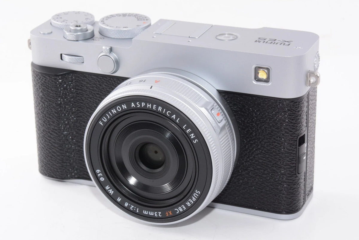 【ほぼ新品】富士フイルム(FUJIFILM) ミラーレス一眼カメラ X-E5 レンズキット(XF23) シルバー F X-E5LK-23-S JP 日英二言語モデル