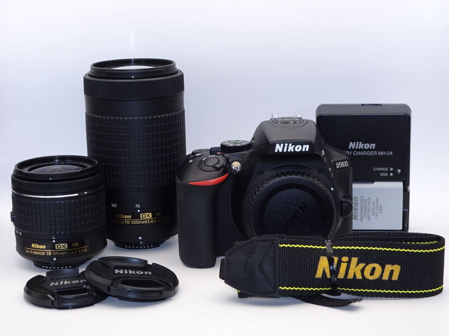 【外観並級】Nikon デジタル一眼レフカメラ D5600 ダブルズームキット ブラック D5600WZBK