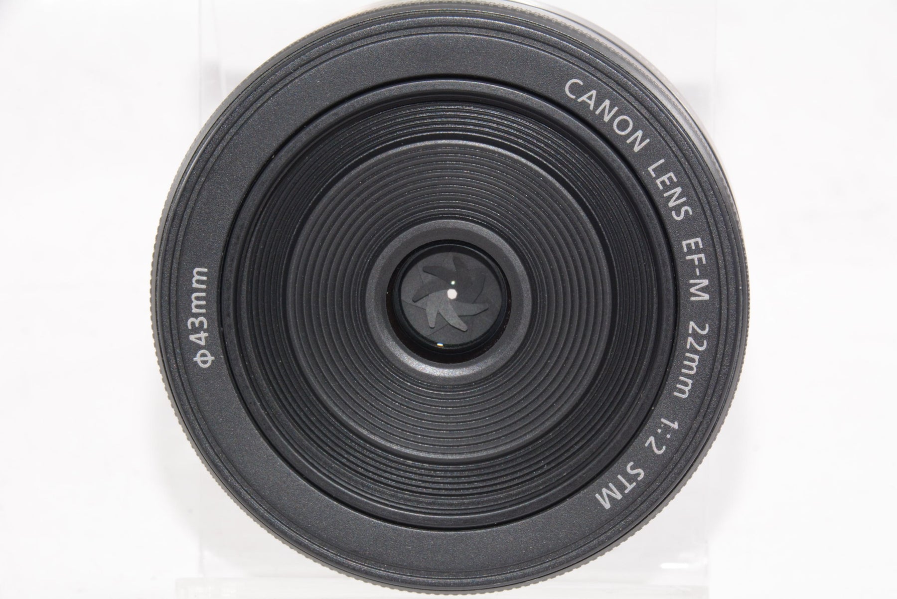 【外観特上級】Canon 単焦点広角レンズ EF-M22mm F2 STM シルバー ミラーレス一眼対応 EF-M222STMSL