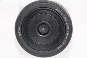 【外観特上級】Canon 単焦点広角レンズ EF-M22mm F2 STM シルバー ミラーレス一眼対応 EF-M222STMSL