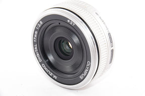 【外観特上級】OLYMPUS パンケーキレンズ M.ZUIKO DIGITAL 17mm F2.8 シルバー