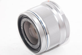 【外観特上級】OLYMPUS M.ZUIKO DIGITAL 25mm F1.8 シルバー マイクロフォーサーズ用 単焦点レンズ