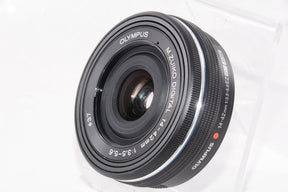 【外観特上級】OLYMPUS 電動式パンケーキズームレンズ M.ZUIKO DIGITAL ED 14-42mm F3.5-5.6 EZ BLK
