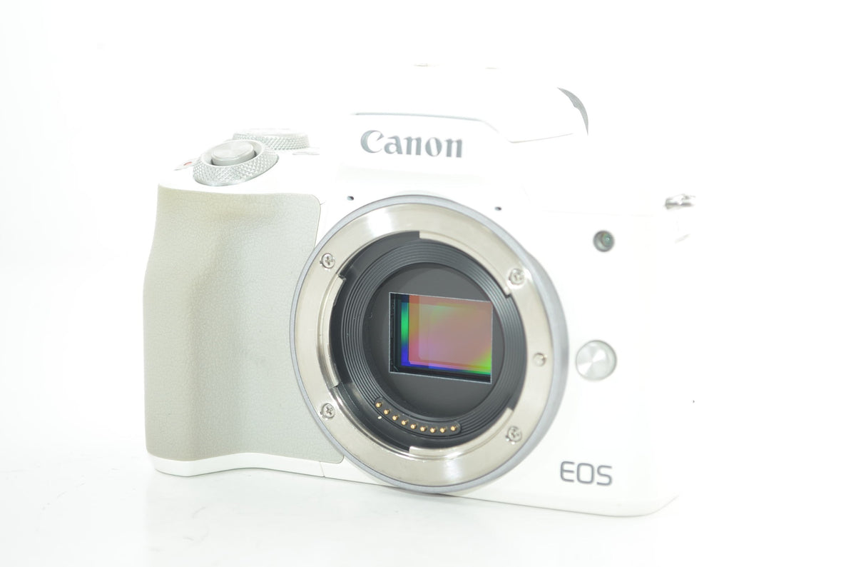 【外観並級】Canon ミラーレス一眼カメラ EOS Kiss M2 ボディー ホワイト KISSM2WH-BODY