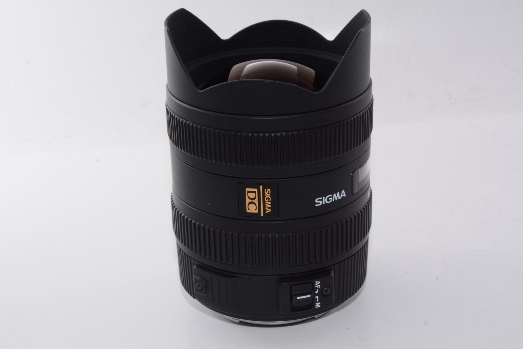 【外観特上級】SIGMA 超広角ズームレンズ 8-16mm F4.5-5.6 DC HSM キヤノン用
