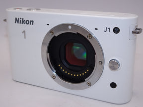 【外観特上級】Nikon ミラーレス一眼カメラ Nikon 1 J1 標準ズームレンズキット ホワイト