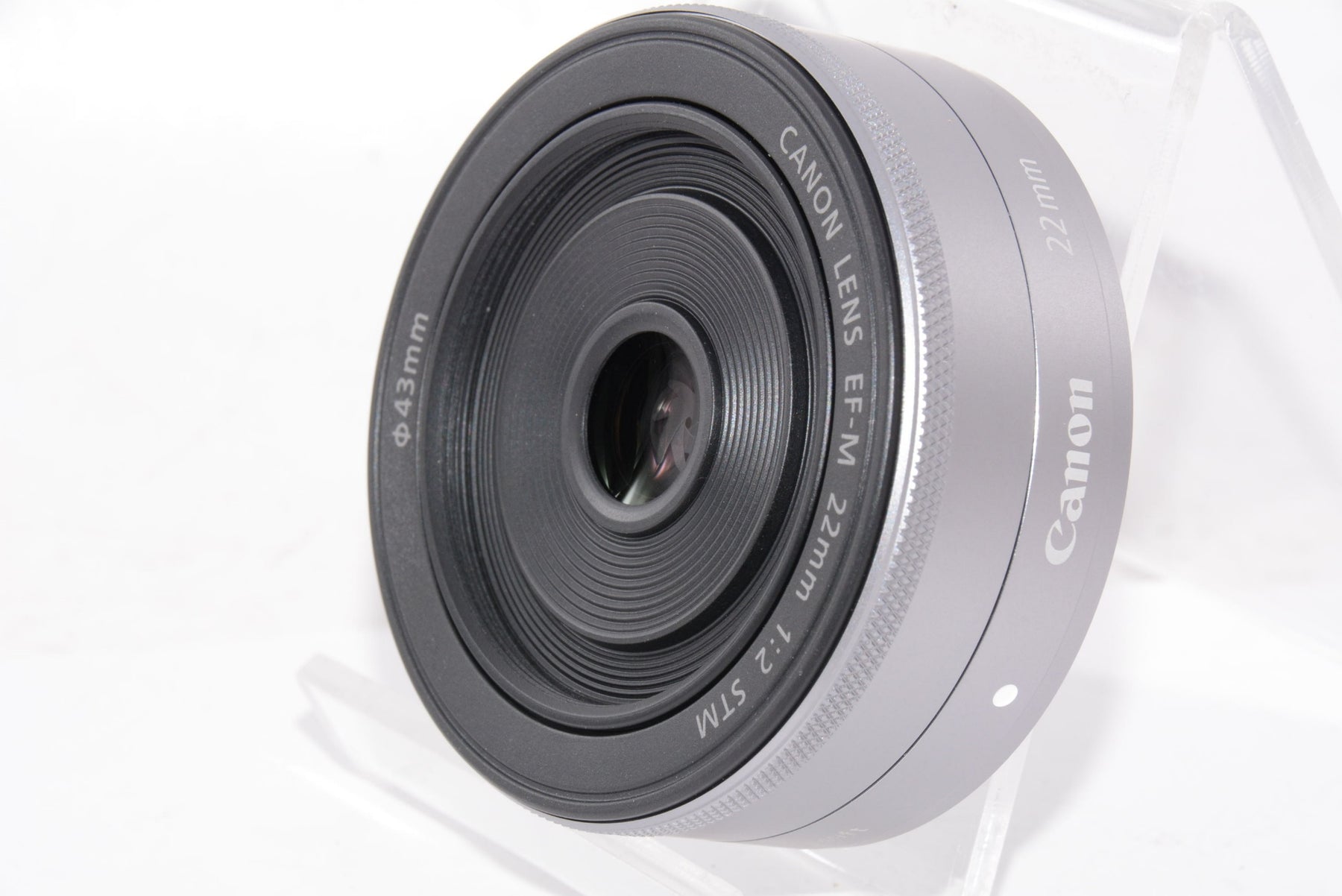 【外観特上級】Canon 単焦点広角レンズ EF-M22mm F2 STM シルバー ミラーレス一眼対応 EF-M222STMSL