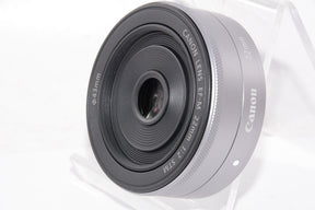 【外観特上級】Canon 単焦点広角レンズ EF-M22mm F2 STM シルバー ミラーレス一眼対応 EF-M222STMSL