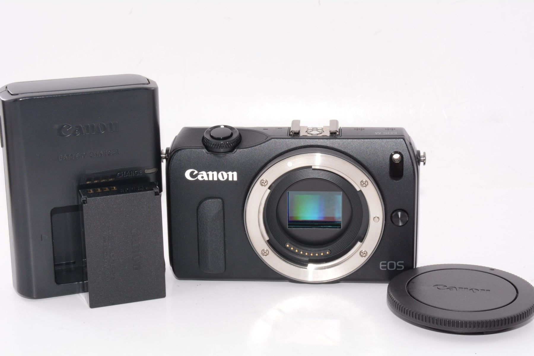 【外観特上級】Canon ミラーレス一眼カメラ EOS M ボディ