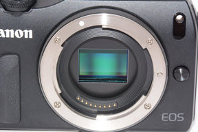 【外観特上級】Canon ミラーレス一眼カメラ EOS M ボディ