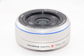 【外観特上級】OLYMPUS パンケーキレンズ M.ZUIKO DIGITAL 17mm F2.8 シルバー