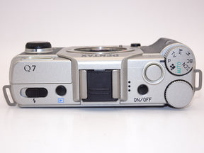 【外観特上級】PENTAX ミラーレス一眼 Q7 ボディ シルバー Q7 SILVER BODY