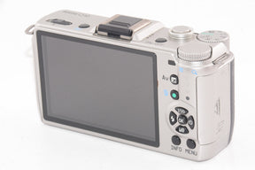 【外観特上級】PENTAX デジタルミラーレス一眼 Q10 ズームレンズキット [標準ズーム 02 STANDARD ZOOM] シルバー Q10 LENSKIT SILVER 12163