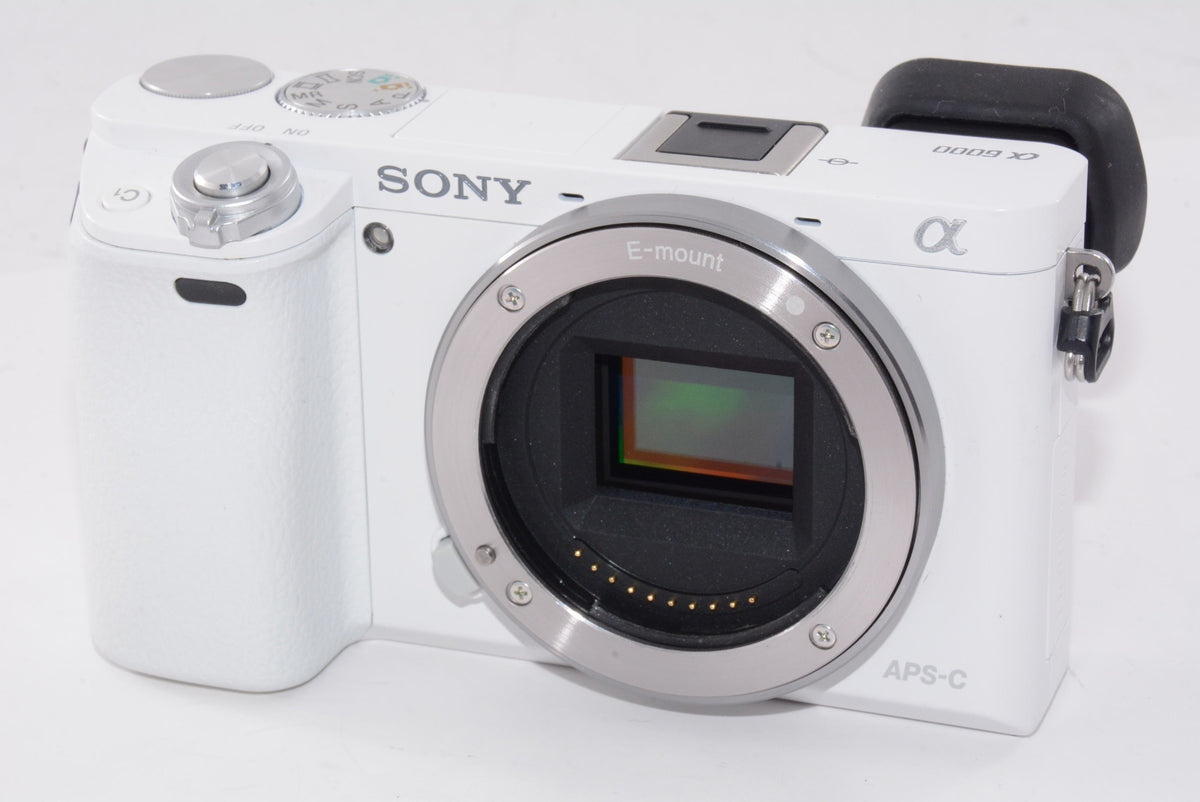 【外観特上級】SONY ミラーレス一眼 α6000 パワーズームレンズキット E PZ 16-50mm F3.5-5.6 OSS ホワイト ILCE-6000L W