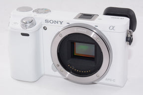 【外観特上級】SONY ミラーレス一眼 α6000 パワーズームレンズキット E PZ 16-50mm F3.5-5.6 OSS ホワイト ILCE-6000L W