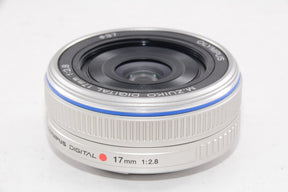 【外観特上級】OLYMPUS パンケーキレンズ M.ZUIKO DIGITAL 17mm F2.8 シルバー