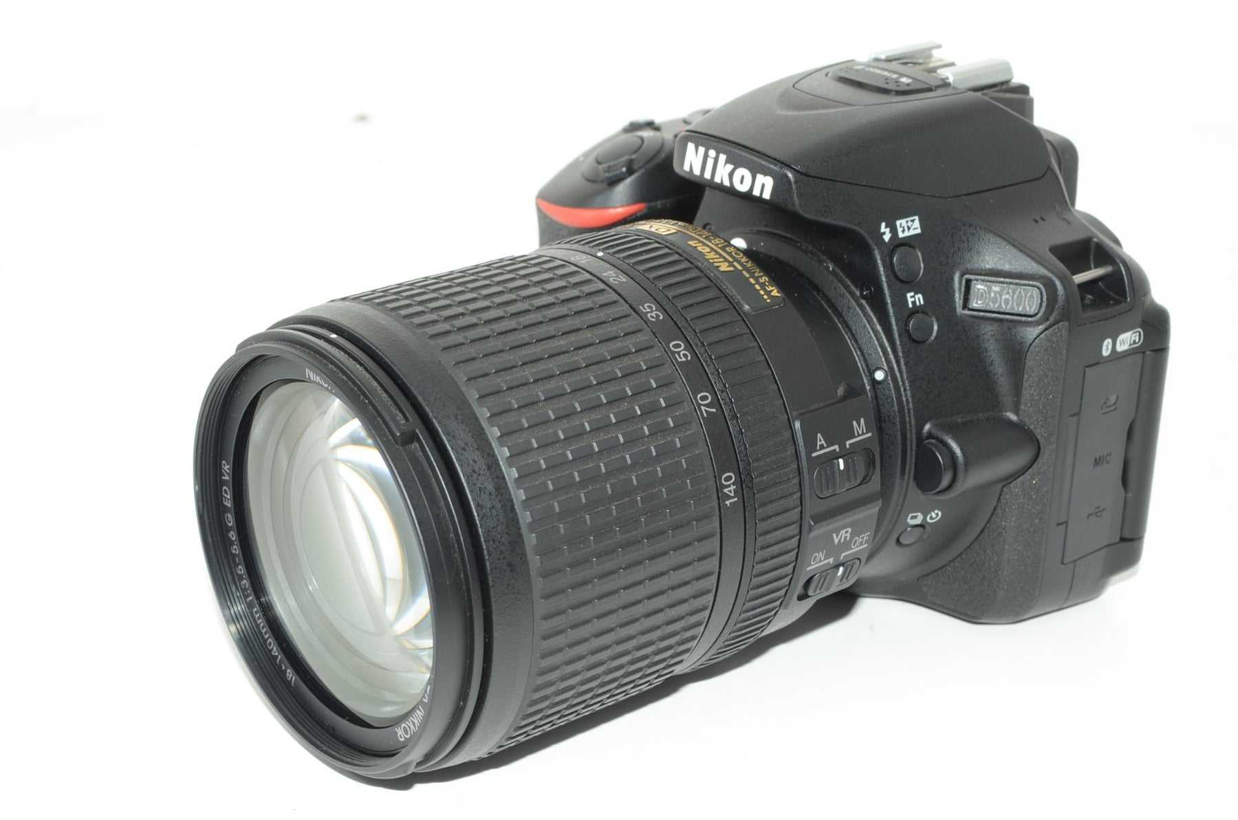 【外観特上級】Nikon デジタル一眼レフカメラ D5600 18-140 VR レンズキット ブラック D5600LK18-140BK