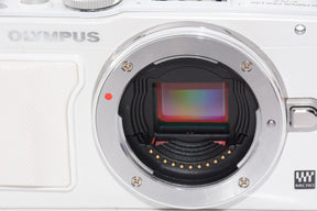 【外観特上級】OLYMPUS ミラーレス一眼 PEN Lite E-PL6 ボディ ホワイト E-PL6 BODY WHT