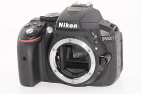 【外観特上級】Nikon デジタル一眼レフカメラ  D5300 18-140VR レンズキット ブラック D5300LK18-140VRBK