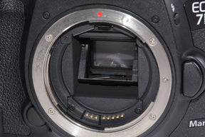 【外観特上級】Canon デジタル一眼レフカメラ EOS 7D Mark IIボディ EOS7DMK2