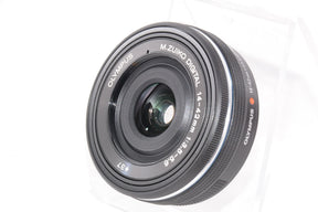 【外観特上級】OLYMPUS 電動式パンケーキズームレンズ M.ZUIKO DIGITAL ED 14-42mm F3.5-5.6 EZ BLK