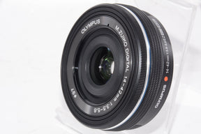 【外観特上級】OLYMPUS 電動式パンケーキズームレンズ M.ZUIKO DIGITAL ED 14-42mm F3.5-5.6 EZ BLK