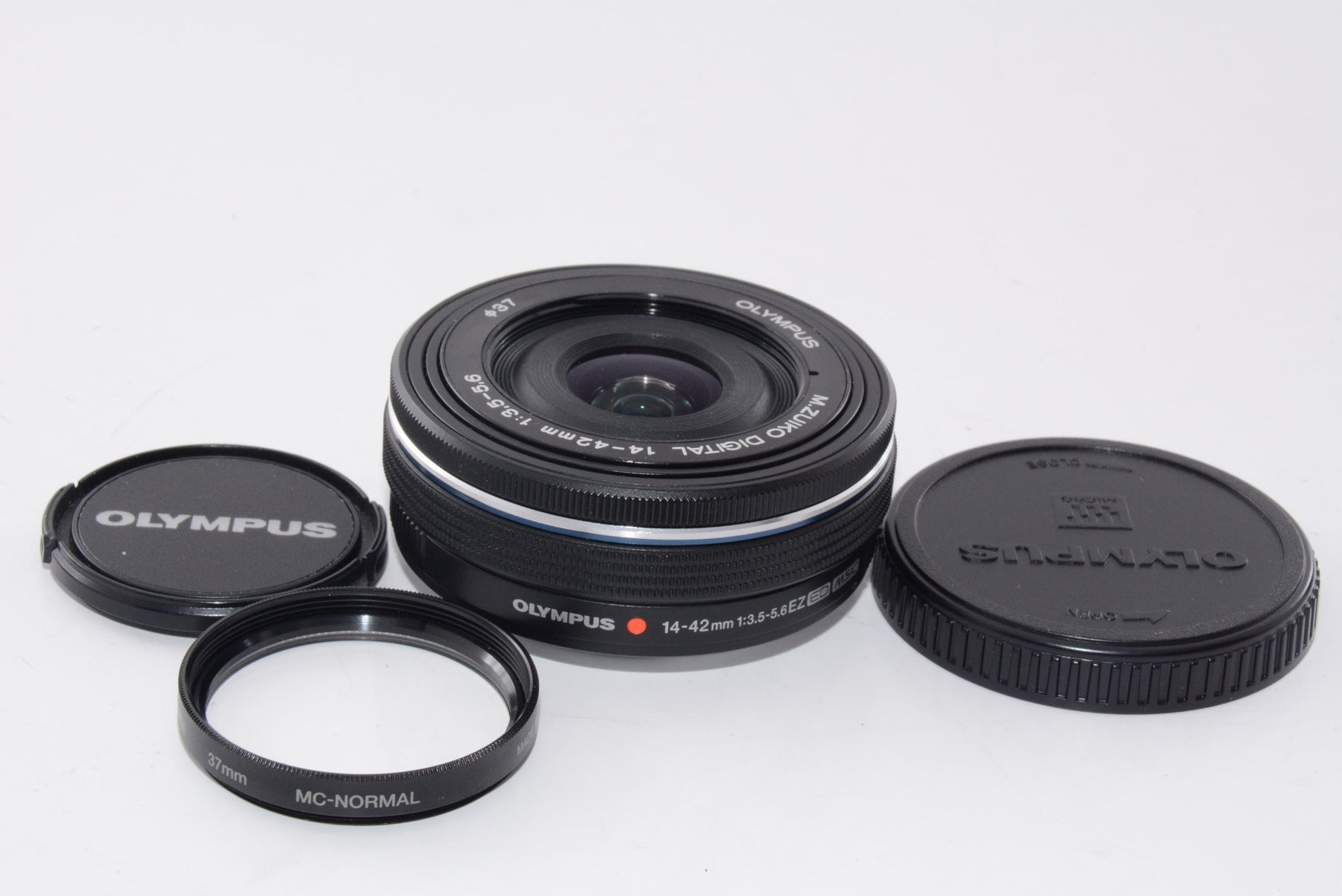 【外観特上級】OLYMPUS 電動式パンケーキズームレンズ M.ZUIKO DIGITAL ED 14-42mm F3.5-5.6 EZ BLK