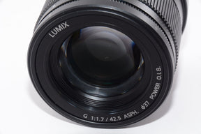 【外観特上級】パナソニック 単焦点 中望遠レンズ マイクロフォーサーズ用 ルミックス G 42.5mm/ F1.7 ASPH. / POWER O.I.S. ブラック H-HS043-K
