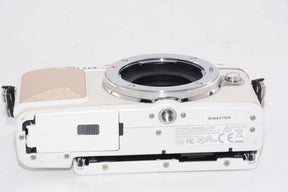 【外観特上級】OLYMPUS PEN E-PL7 ボディ ホワイト ミラーレス一眼 PEN E-PL7 BODY WHT