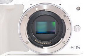 【外観並級】Canon ミラーレス一眼カメラ EOS Kiss M ボディー ホワイト EOSKISSMWH-BODY