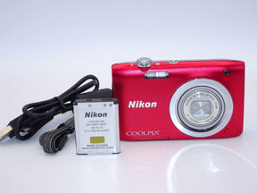 【外観並級】Nikon デジタルカメラ COOLPIX A100 光学5倍 2005万画素 レッド A100RD