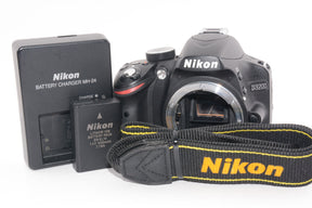 【外観特上級】Nikon デジタル一眼レフカメラ D3100 ボディ D3100