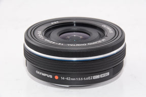 【外観特上級】OLYMPUS 電動式パンケーキズームレンズ M.ZUIKO DIGITAL ED 14-42mm F3.5-5.6 EZ BLK