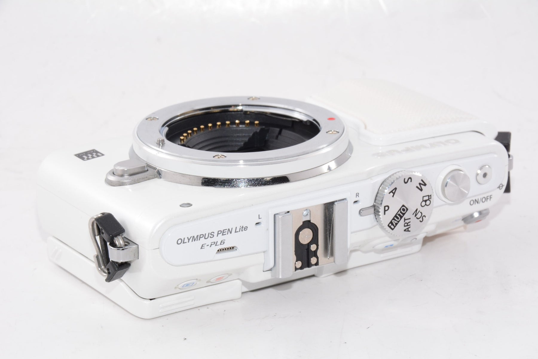 【外観特上級】OLYMPUS ミラーレス一眼 PEN Lite E-PL6 ボディ ホワイト E-PL6 BODY WHT