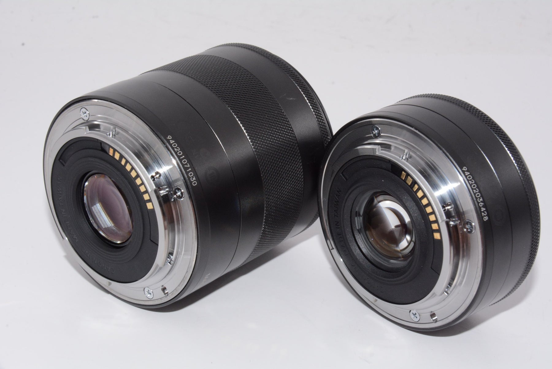 【外観特上級】Canon ミラーレス一眼カメラ EOS M ダブルレンズキット EF-M18-55mm F3.5-5.6 IS STM/EF-M22mm F2 STM付属 ホワイト EOSMWH-WLK