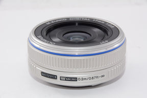 【外観特上級】OLYMPUS パンケーキレンズ M.ZUIKO DIGITAL 17mm F2.8 シルバー