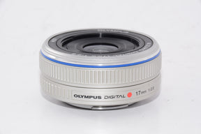 【外観特上級】OLYMPUS パンケーキレンズ M.ZUIKO DIGITAL 17mm F2.8 シルバー