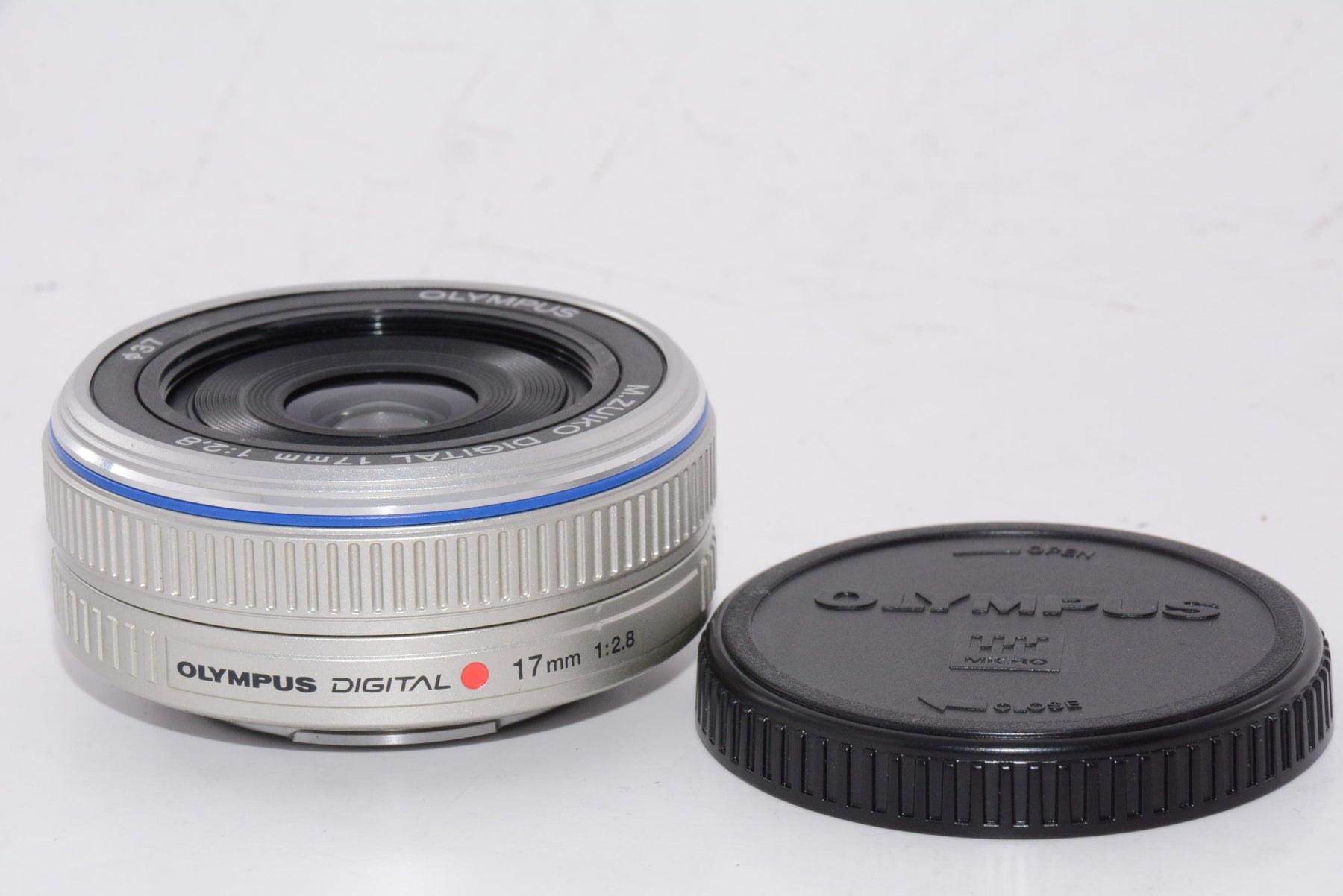 【外観特上級】OLYMPUS パンケーキレンズ M.ZUIKO DIGITAL 17mm F2.8 シルバー