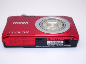 【外観並級】Nikon デジタルカメラ COOLPIX A100 光学5倍 2005万画素 レッド A100RD