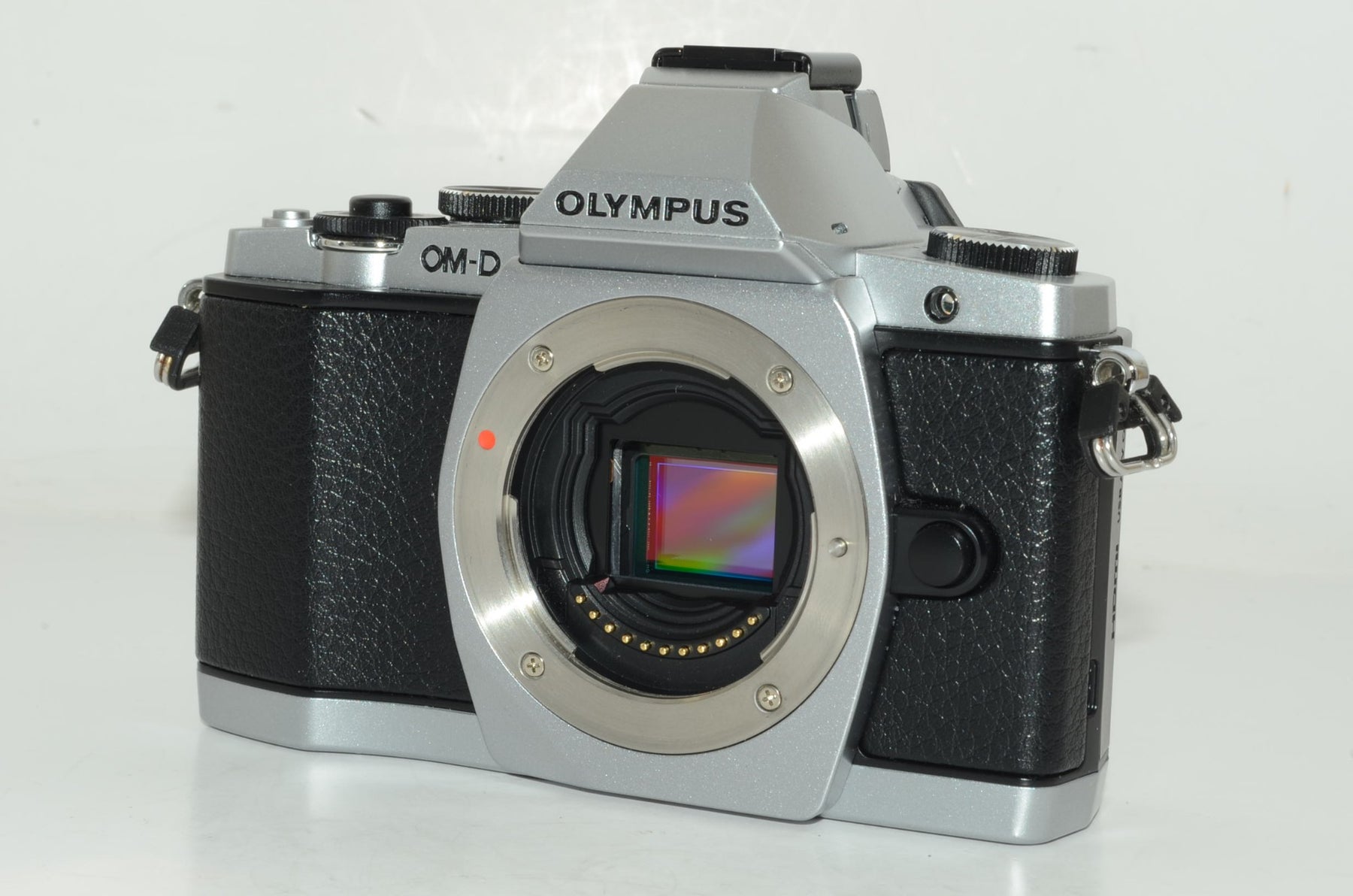 【外観特上級】OLYMPUS ミラーレス一眼 OM-D E-M5 ボディ シルバー 1605万画素 防塵 防滴  OM-D E-M5 BODY SLV