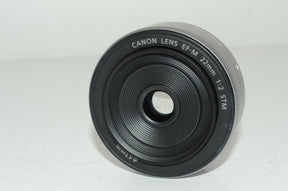 【外観特上級】Canon 単焦点広角レンズ EF-M22mm F2 STM シルバー ミラーレス一眼対応 EF-M222STMSL