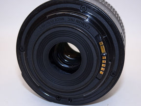 【外観特上級】Canon 標準ズームレンズ EF-S18-55mm F3.5-.5.6 IS II