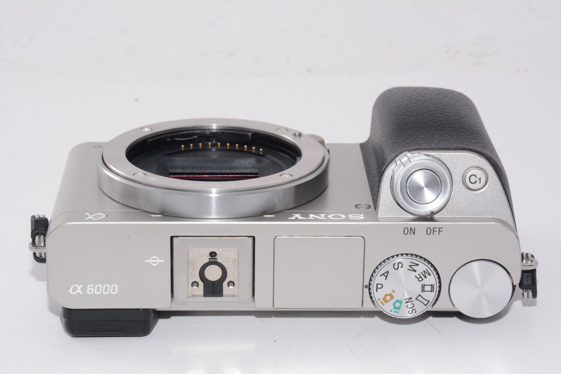 【外観特上級】SONY ミラーレス一眼 α6000 ボディ シルバー ILCE-6000 S