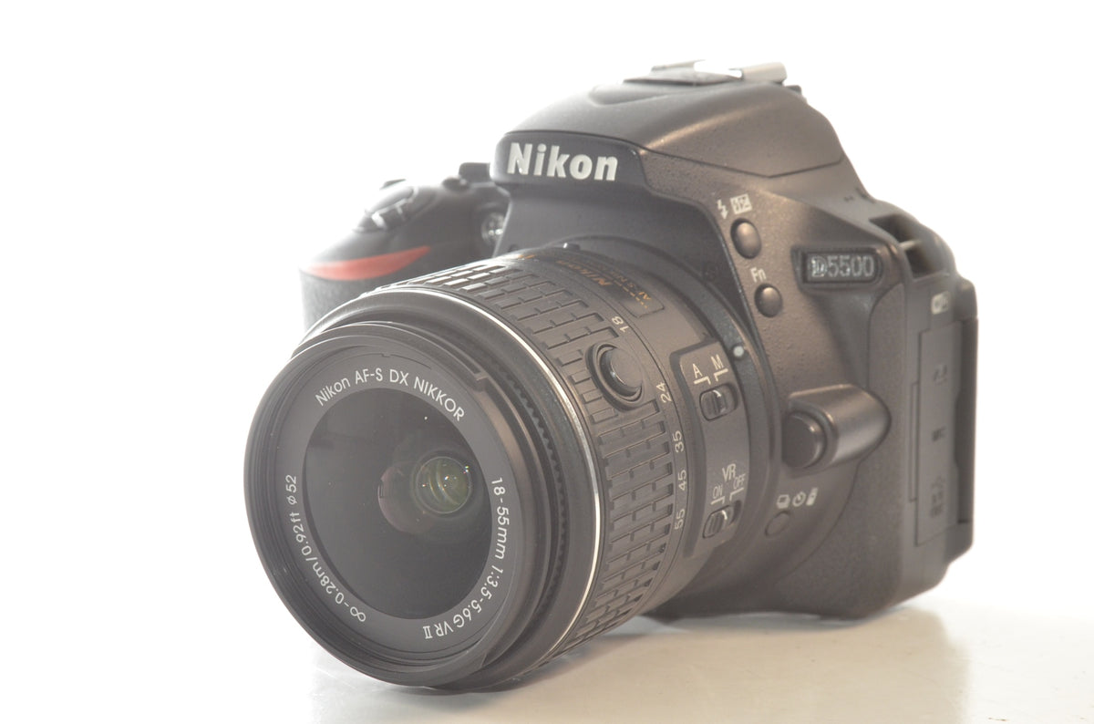 【外観並級】Nikon デジタル一眼レフカメラ D5500 18-55 VRII レンズキット ブラック 2416万画素 3.2型液晶 タッチパネル D5500LK18-55BK